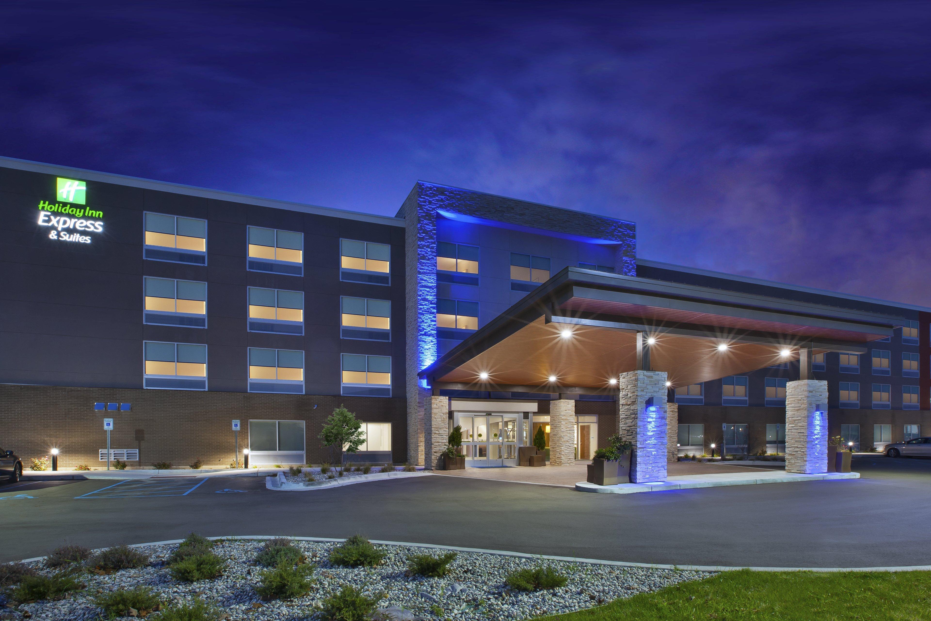 Holiday Inn Express & Suites Grand Rapids Airport North, An Ihg Hotel Exteriör bild